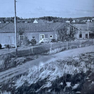 Maj 1946 Grimmereds Verkstads AB flyttar till Önnered. Denna lada blir vårt hem i några år